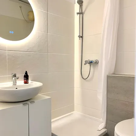 Cozy One Bedroom Apartment In Augsburg Buitenkant foto